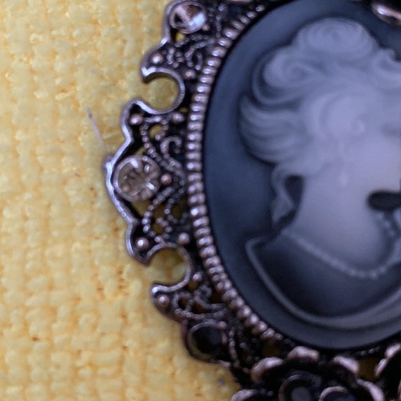 Brooch - Picture 3 of 9